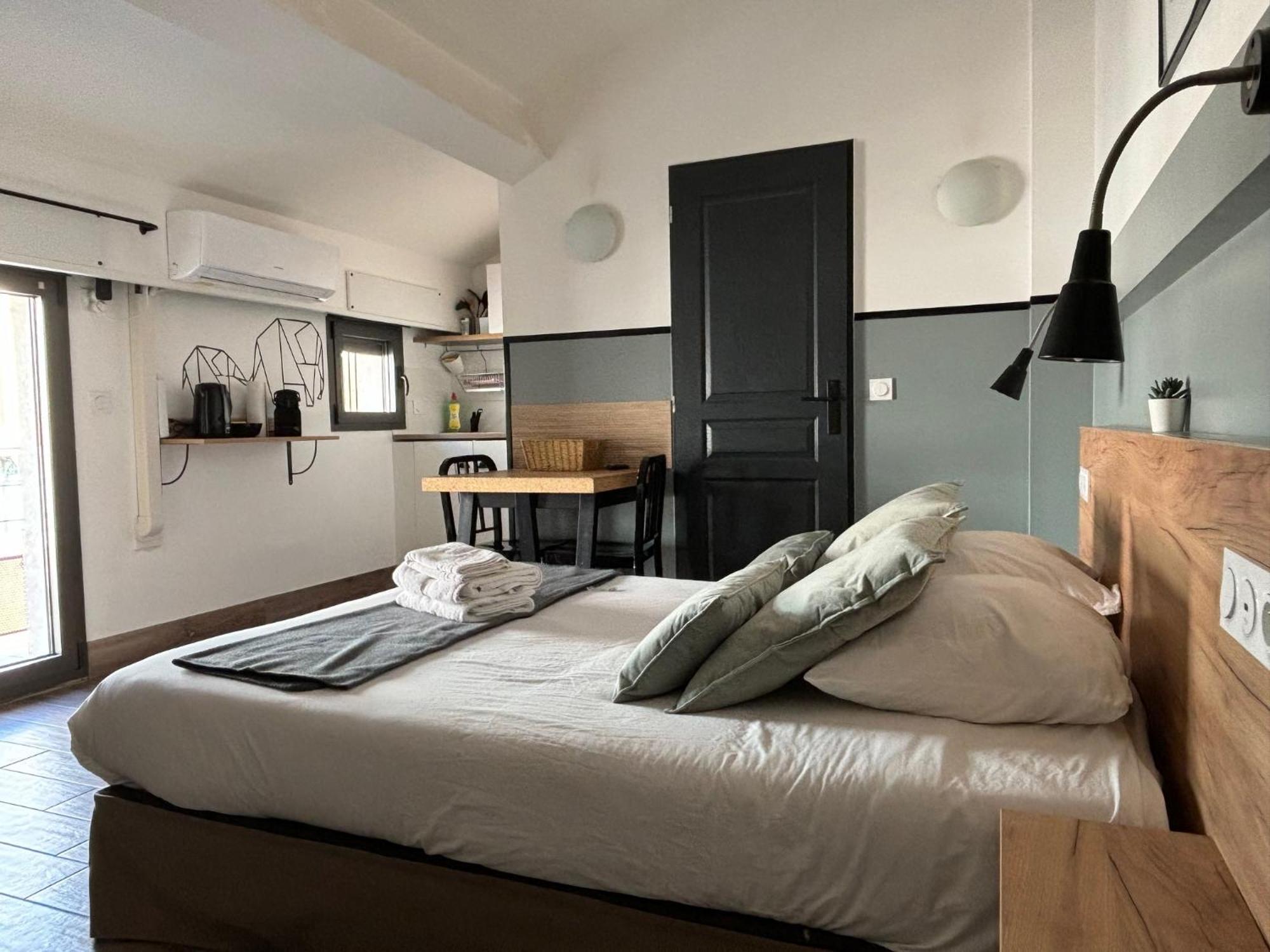 Casa Hotel Aix-en-Provence Esterno foto