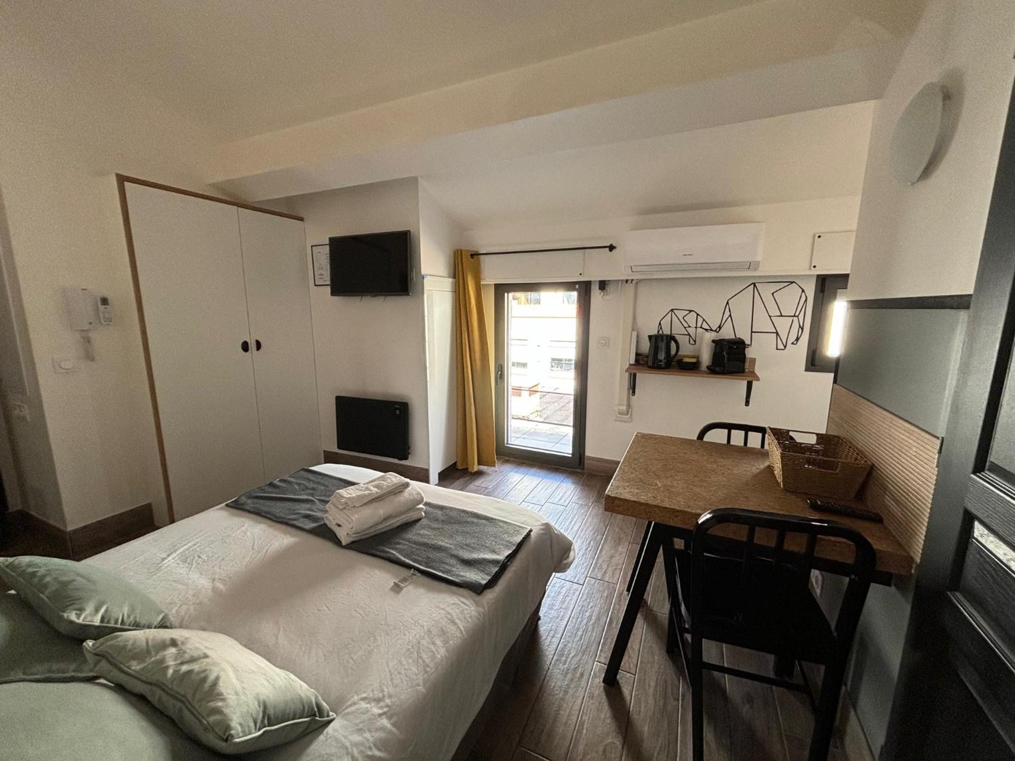 Casa Hotel Aix-en-Provence Esterno foto