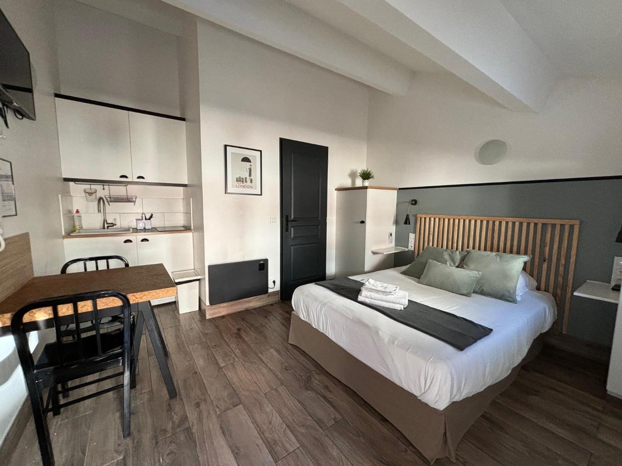 Casa Hotel Aix-en-Provence Esterno foto
