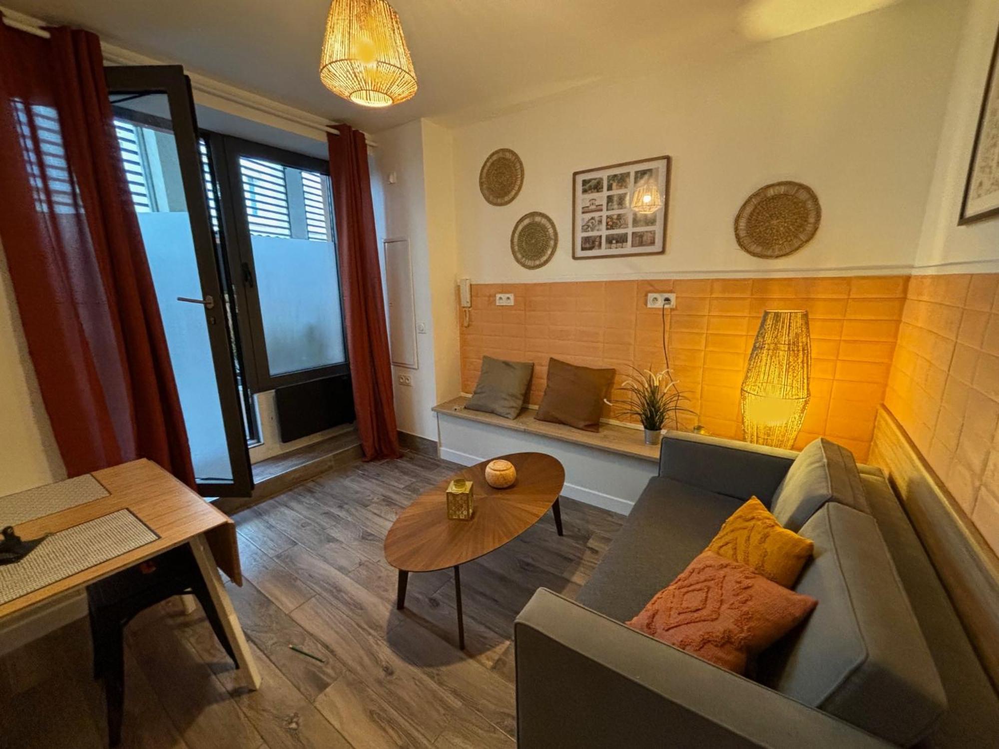 Casa Hotel Aix-en-Provence Esterno foto